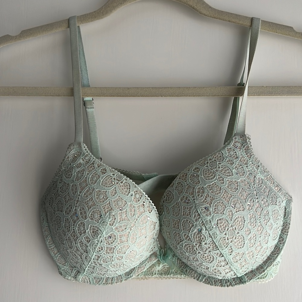 Victoria Secrets Dream Angel Push Up Bra 32D